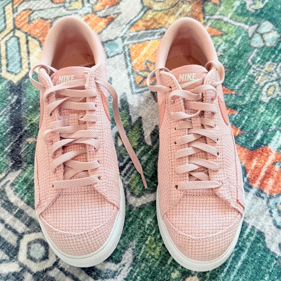 Nike Womens Blazer Low Platform Ess Pink Rose Sneakers Shoes Size 8.5 - Picture 2 of 7